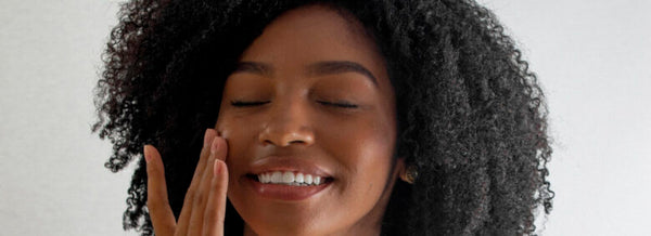 Pele oleosa: temos uma rotina de skincare para você